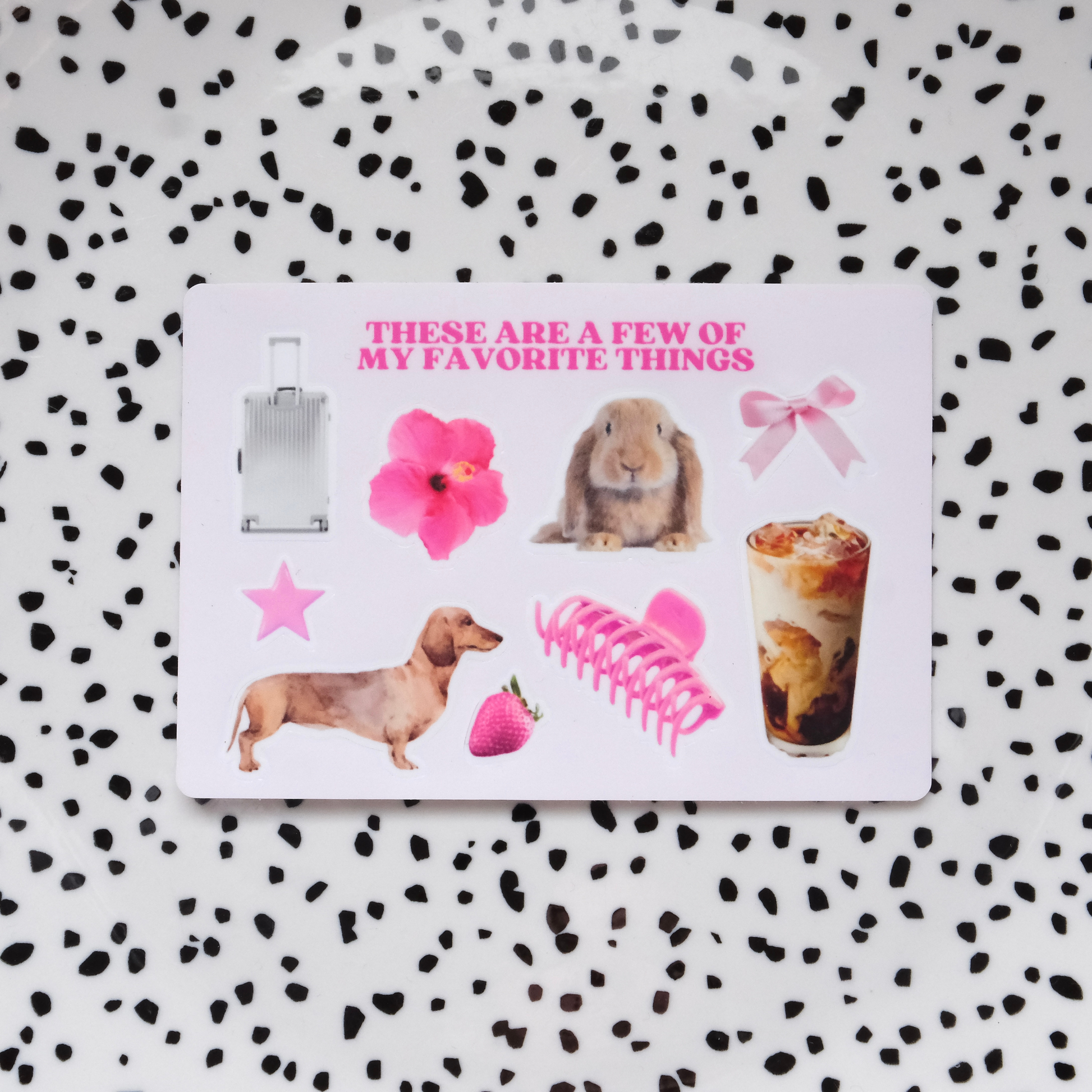 stickers van koffer, bloem, konijntje, strikje, hondje, aarbei, haarklem en koffie